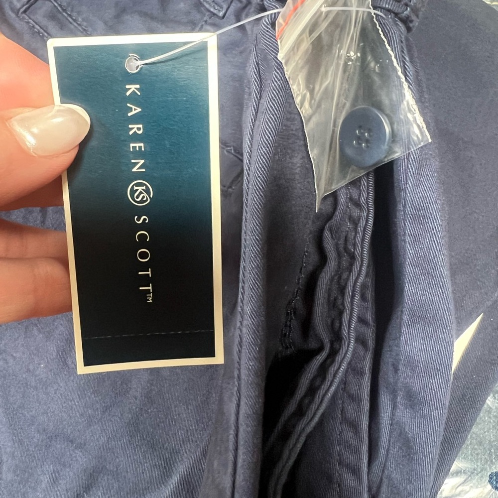 Beautiful brand BNWT Karen Scott size 14 capri pants.